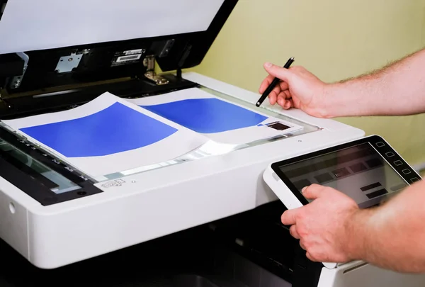 A man is scanning the document Royalty Free Stock Photos