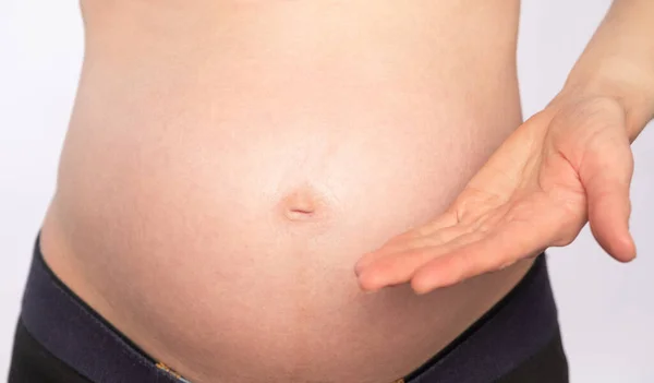 Ponto Interrogação Barriga Uma Mulher Grávida Fundo Branco — Fotografia de Stock