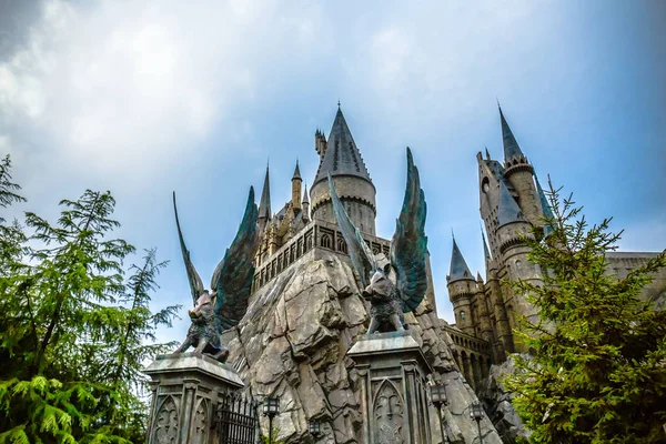 Osaka, Japonya - 18 Kasım 2018: Hogwarts okul Cadılık ve Büyücülük Universal Studio Japonya (Usj).