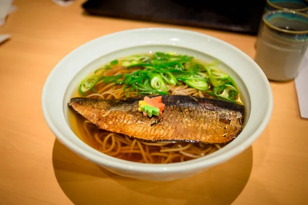 Mie Soba Panas Dengan Ikan Makarel Makanan Mie Jepang — Stok Foto
