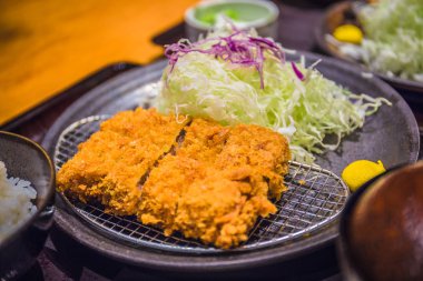 Kyoto İstasyonu'nda Wako adlı restorandan Japon tarzı domuz pirzola