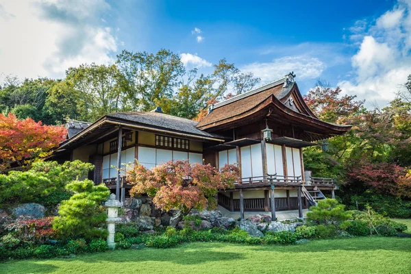 Kyoto, Japonya - 23 Kasım 2018: Okochi Sanso villası ünlü sinema oyuncusu Okochi Denjiro'ya ait, Arashiyama tepelerinde villanın inşasına çok büyük miktarda zaman ve para harcadı.. 