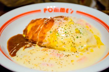 Kanazawa, Japonya - 24 Kasım 2018: Pomme no Ki, Japon Omurice'i konusunda uzmanlaşmış Batı tarzı bir restoran zinciridir..
