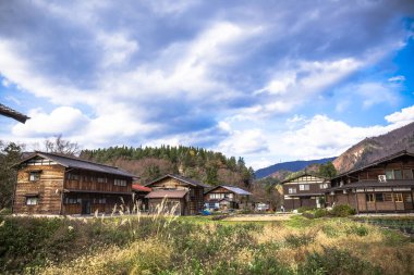Shirakawa-go, Japonya - 25 Kasım 2018: Shirakawago, Unesco Dünya Mirası listesindeyer aldığından beri Japonya'nın en ünlü köyü ve en tarihi Gassho-zukuri evleri var.