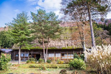 Shirakawa-go, Japonya - 25 Kasım 2018: Shirakawago, Unesco Dünya Mirası listesindeyer aldığından beri Japonya'nın en ünlü köyü ve en tarihi Gassho-zukuri evleri var.