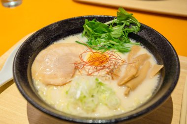 Fujikawaguchiko Fujinokura ramen dükkanında Japon domuz kemik çorbası ramen, Japonya.