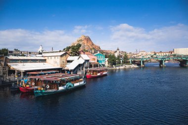 Tokyo, Japonya - 29 Kasım 2018: Tokyo Disneysea, etkileyici temalı yedi limanla deniz temalı