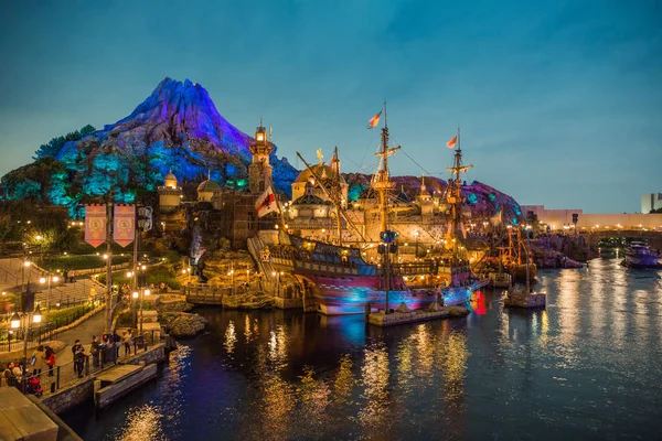 Tokyo, Japonya - 29 Kasım 2018: Fortress Explorations, Mediterranean Harbor, Tokyo Disneysea'de zarif temalı interaktif bir oyun alanıdır..