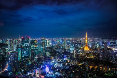 Tokyo, Japonya - 30 Kasım 2018: Mori Kulesi'nin tepesinde yer alan Tokyo City View gözlem güvertesi tüm şehrin muhteşem manzarasını sunuyor