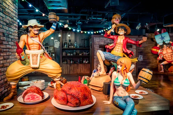 Tokyo, Japonya-3 Aralık 2018: bir parça manga karakter heykel fiberglas maskot insan boyutu Tokyo onepiece kule görüntülemek için ayarlanmış.