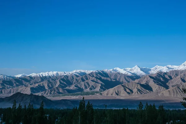 Vista Panorámica Las Hermosas Montañas Que Rodean Leh India — Foto de Stock