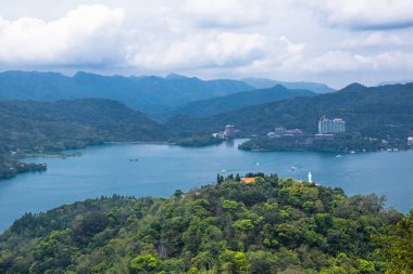 Ci-en Pagoda, Nantou, Tayvan'dan Güneş Ay Gölü'nün muhteşem manzarası.