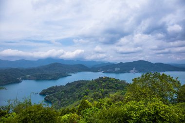 Ci-en Pagoda, Nantou, Tayvan'dan Güneş Ay Gölü'nün muhteşem manzarası.