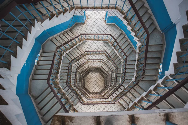 Scala Spirale Con Rete Fune All Interno Della Pagoda Sun — Foto Stock