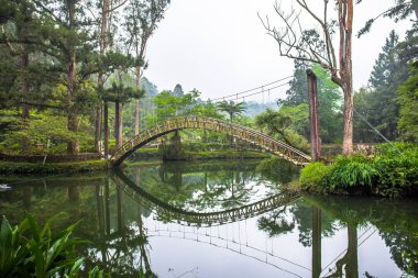 Üniversite Göleti, Nantou ilçesinde bir orman parkı olan Xitou Doğa Eğitim Alanı'nda bir gezi noktaları, Tayvan.