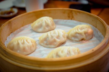 Buğulanmış karides ve domuz köfte Ding Tai Fung restorandan popüler yemekler.