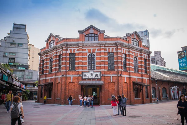 Taipei, Tayvan - 23 Mayıs 2018: Red House Theater, Taipei'nin Wanhua bölgesi Ximending'te tarihi bir tiyatrodur. Ve şimdi sınıflanmış ve bir belediye miras alanı olarak korunur.