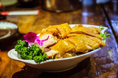 Tayvan usulü buğulanmış tavuk