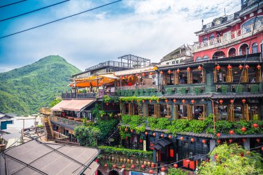 Jiufen, Tayvan - 6 Haziran 2018: Tayvan'ın kuzey kıyısında ki eski bir altın madenciliği kasabası olan Jiufen ve yamaç çay evi Jiufen'in ünlü simgesidir..