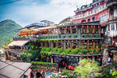 Jiufen, Tayvan - 6 Haziran 2018: Tayvan'ın kuzey kıyısında ki eski bir altın madenciliği kasabası olan Jiufen ve yamaç çay evi Jiufen'in ünlü simgesidir..