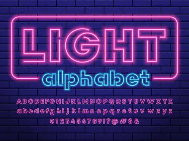 Büyük, küçük, sayılar ve sembollerle parlayan neon ışıklı alfabe tasarımı