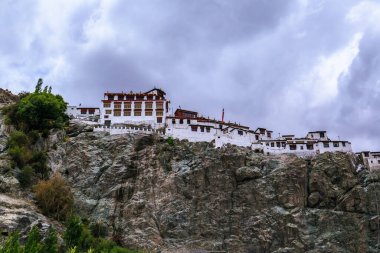 Diskit Gompa, Hindistan 'ın kuzeyindeki Nubra Vadisi' ndeki en eski ve en büyük Budist manastırıdır..