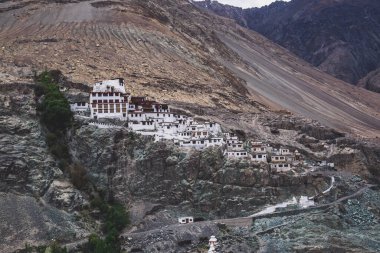 Jammu, Diskit Gompa Kuzey Hindistan 'ın Nubra Vadisi' ndeki en eski ve en büyük Budist manastırı..