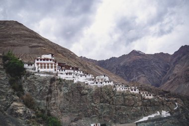 Jammu, Diskit Gompa Kuzey Hindistan 'ın Nubra Vadisi' ndeki en eski ve en büyük Budist manastırı..