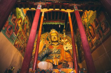 Hemis Manastırı 'ndaki Guru Padmasambhava Heykeli, Leh-Ladakh, Jammu ve Kashmir, Hindistan.