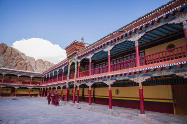 Hemis Manastırı 1672 yılında Ladakhi kralı Sengge Namgyal tarafından inşa edilmiş bir Tibet Budist manastırıdır..
