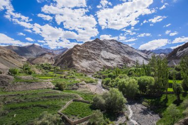 Lamayuru Manastırı 'ndaki Lamayuru Vadisi manzarası (Yuru Gompa)).