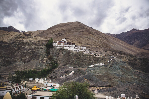 Джамму, Дискит Гомпа - старейший и самый большой буддийский монастырь в долине Нобра в Ладакхе, Северная Индия.