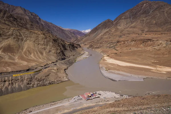 Souhra Zanskara Induse Riverse Zelené Vody Jsou Indus Zatímco Bahnité — Stock fotografie