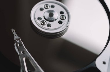 Sabit disk iç yapısı yakın çekim