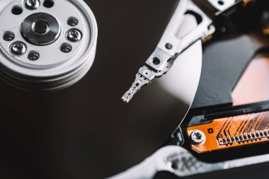 Sabit disk iç yapısı yakın çekim