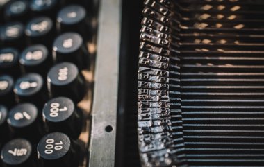 Yakın çekim resimlerde eski daktilo ayrıntıları