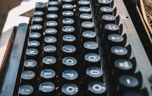 Yakın çekim resimlerde eski daktilo ayrıntıları