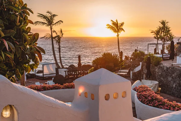 Sonnenuntergang Paradies Wunderschöne Meereslandschaft Mit Palmen Goldene Stunde Stockfoto