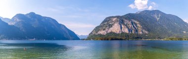 Panoramik dağ Gölü ve Hallstatt, çevrili town bölgesindeki dağlar.