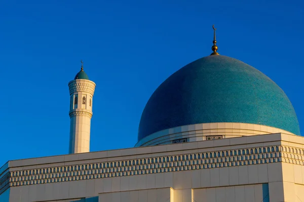 Kubbe Minare Camii Mavi Gökyüzü — Stok fotoğraf