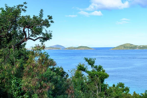 Schöner Blick Auf Die Meeresbucht Mit Tropischen Inseln Horizont Und — Stockfoto