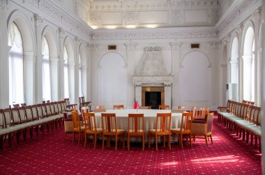 Yalta, Kırım - Haziran 2012: 1945 yılında Stalin, Churchill ve Roosevelt 'in İkinci Dünya Savaşı sırasında buluştuğu Livadia Sarayı' ndaki konferans odasının içi.