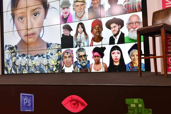 Moskova, Rusya - 24 Nisan 2018: İtalyan fotoğrafçı Oliviero Toscani'nin usta sınıfı, İtalyan markası Benetton için tartışmalı reklam kampanyaları tasarlamakla dünya çapında tanınıyor.