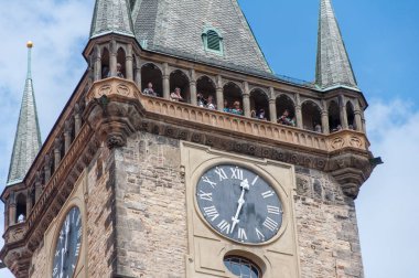 Prag, Çekçe - Haz, 2016: Eski belediye binasında saat. Yakın çekim