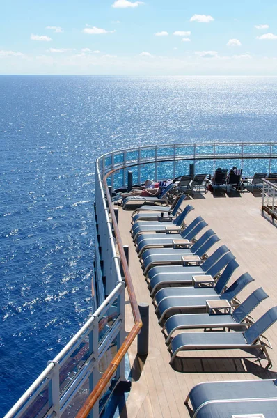 Vista Convés Navio Cruzeiro Oceano Área Estar Para Passageiros Cadeiras — Fotografia de Stock