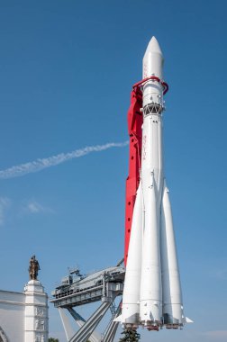 Moskova, Rusya - Ağustos 2011: Yuri Gagarin'in uzaya ilk uçuşunu yaptığı Vostok uzay aracı - Vdnh sergi standında.