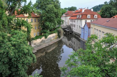 Prag, Çek - Mayıs 2009: Eski şehirde eski su değirmeni.
