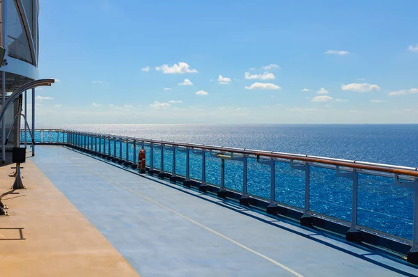 Tapis Roulant Blu Lungo Ponte Una Nave Crociera Fare Jogging — Foto Stock