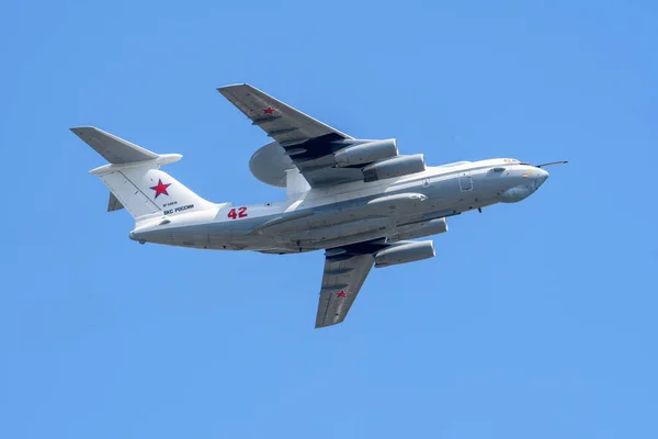 MOSCOW, RUSSIA - Haziran 2020: Rus uzun menzilli radar algılama ve kontrol uçağı A-50 (Mainstay) zaferin 75. yıldönümü onuruna düzenlenen geçit töreninde.