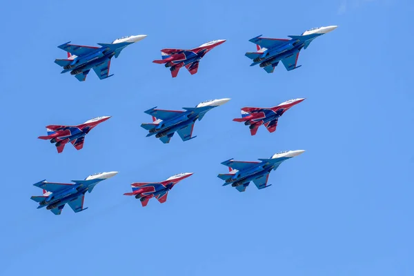 Moscow Russia Jun 2020 30Sm Russian Knights Aerobatic Team 和Mig — 图库照片